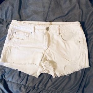 American Eagle white shorts